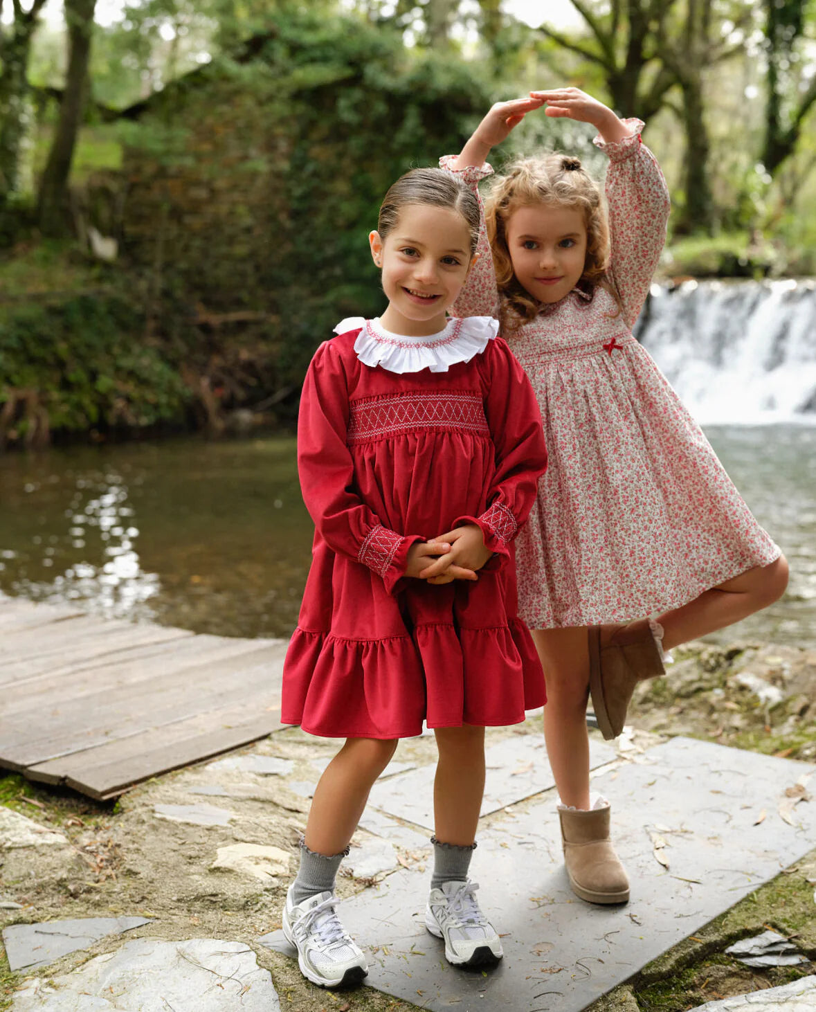 deolinda - Red velvet, traditional dress